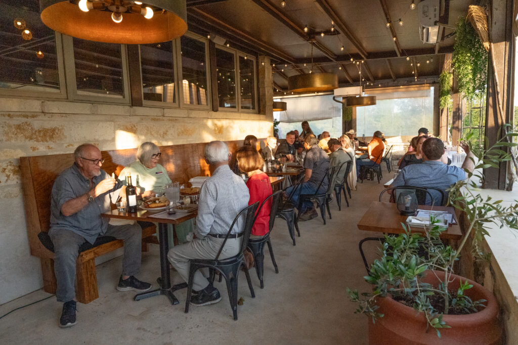 Live music dining at the vineyard