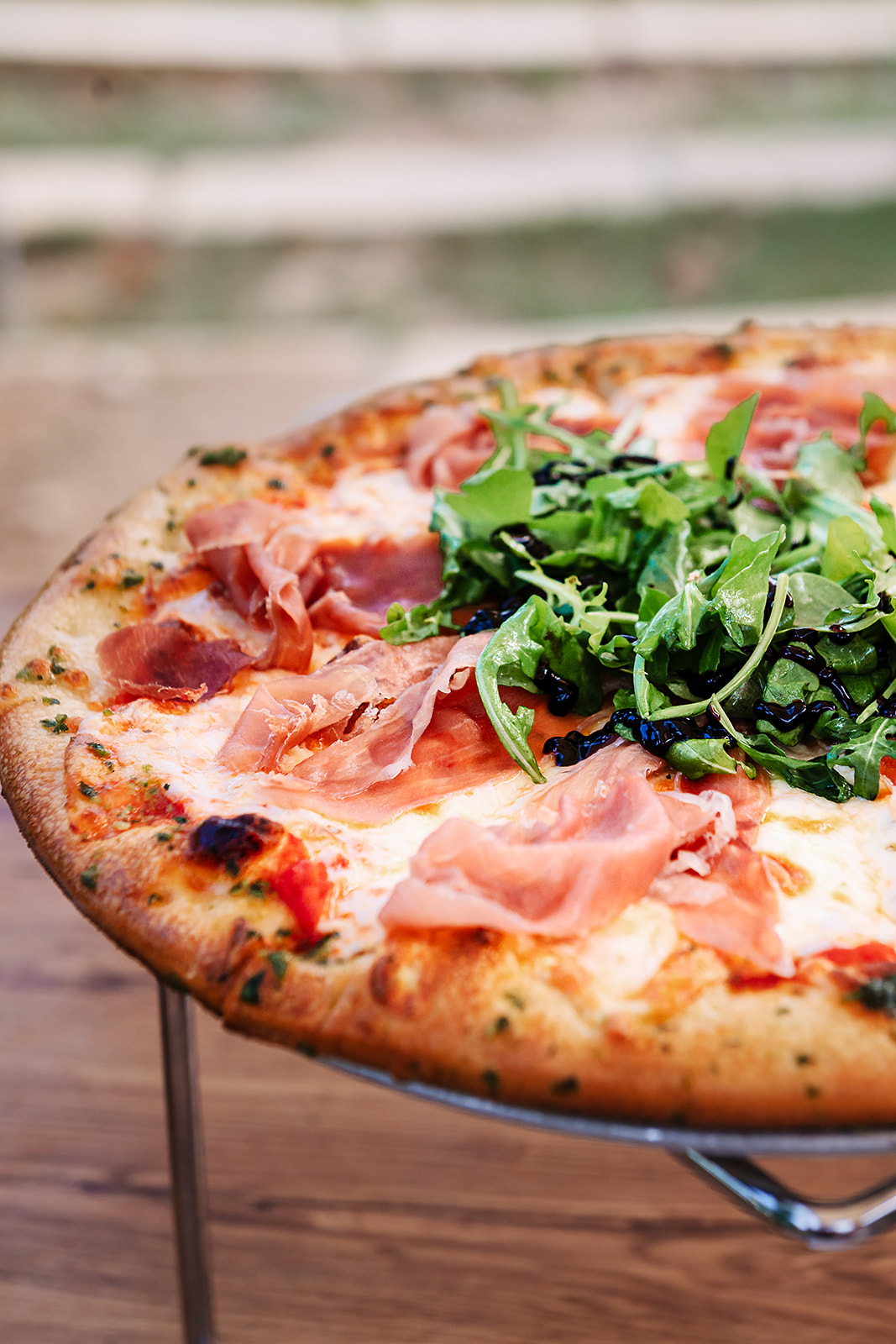Prosciutto pizza with arugula